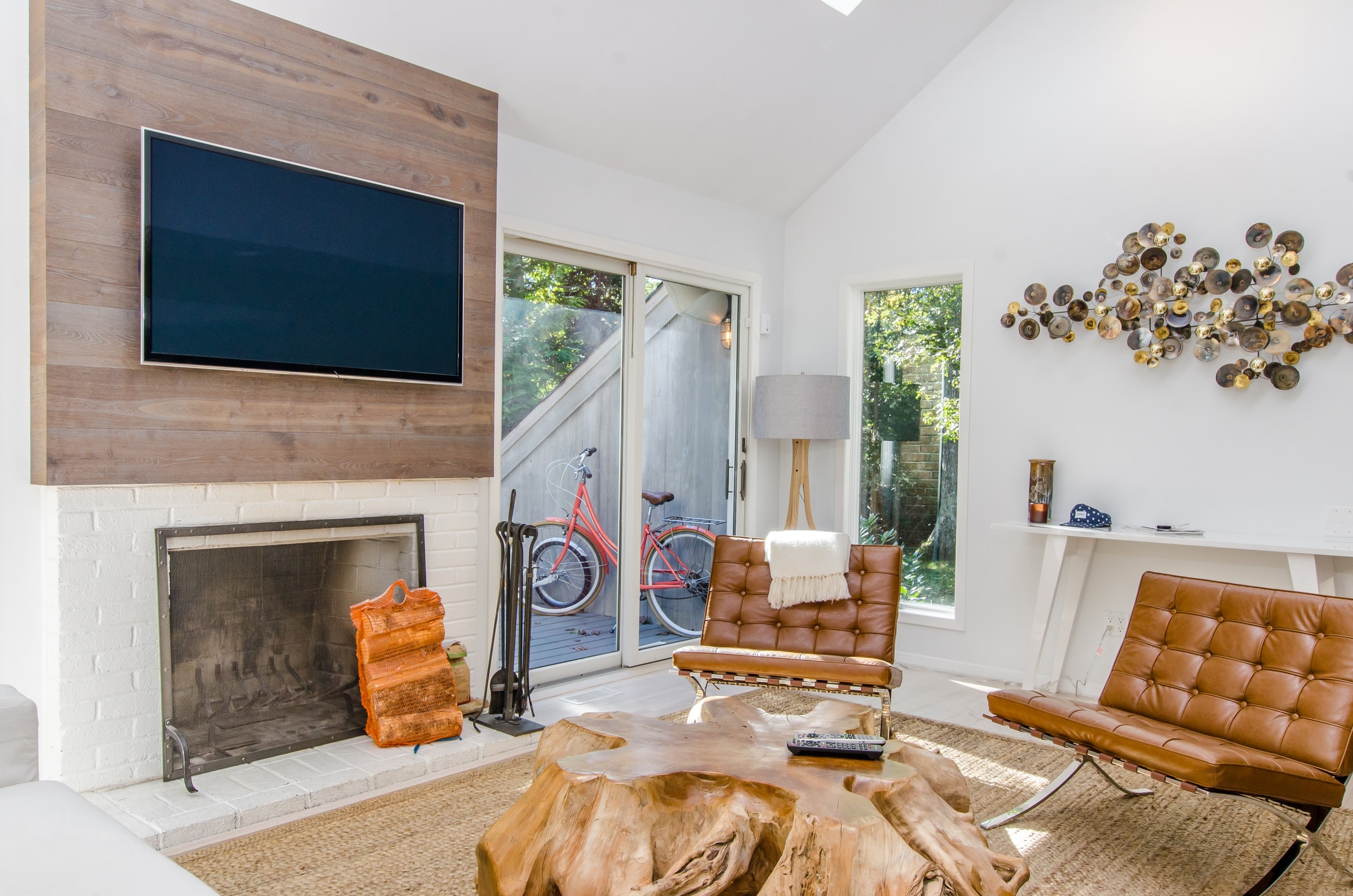 TV screen replacement in real estate photos
