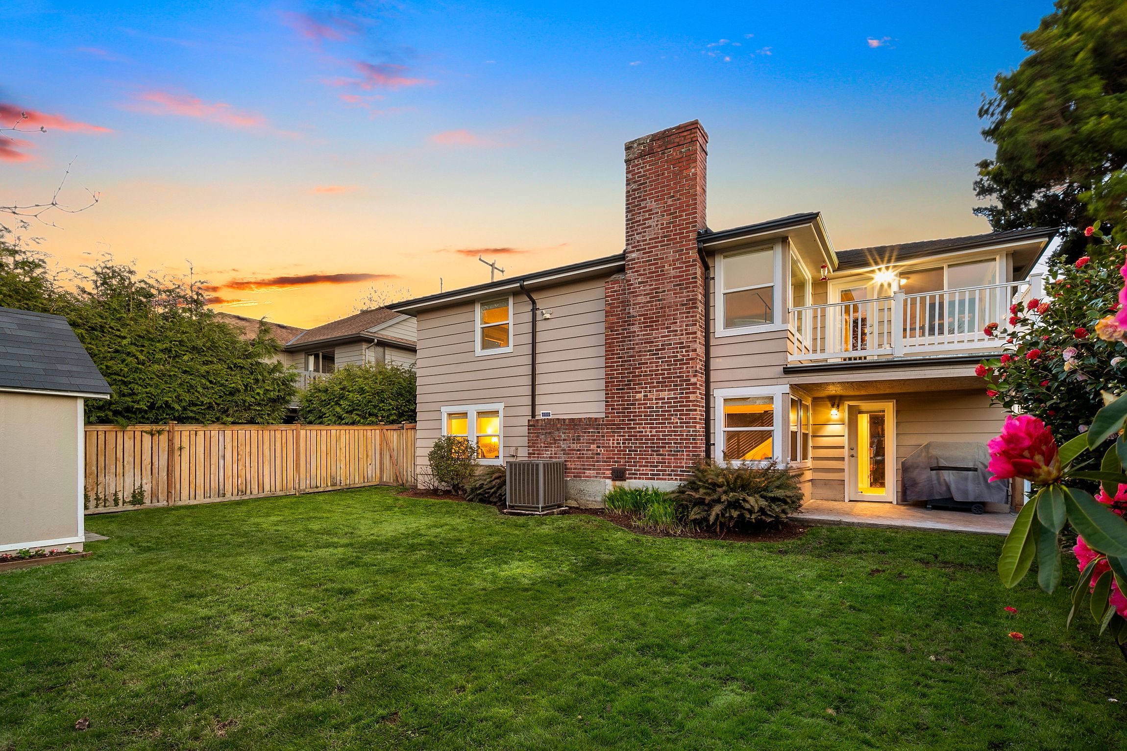 collaborating with real estate photo editor