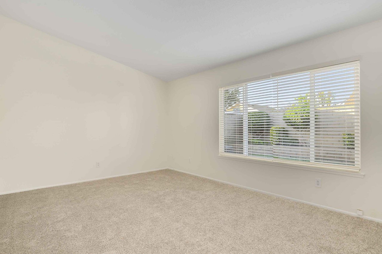 prepare room for virtual staging